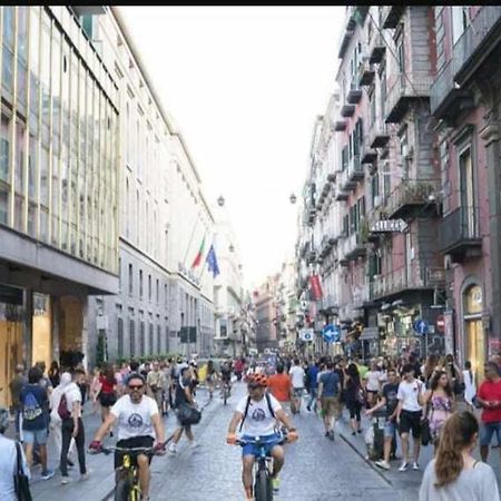 I Tre Re Via Toledo Neapel Exteriör bild