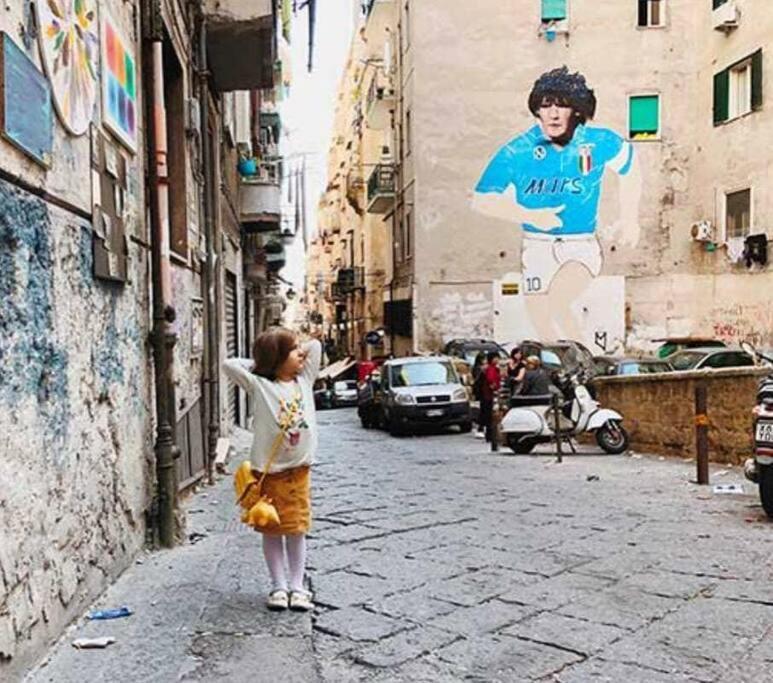 I Tre Re Via Toledo Neapel Exteriör bild