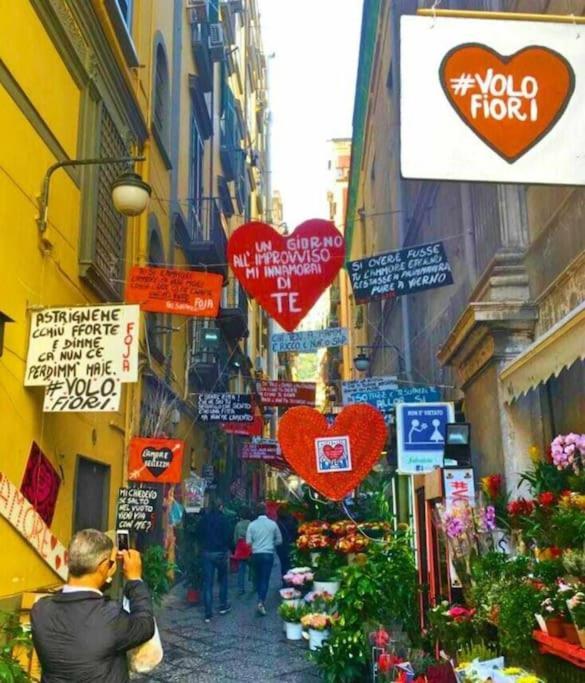 I Tre Re Via Toledo Neapel Exteriör bild